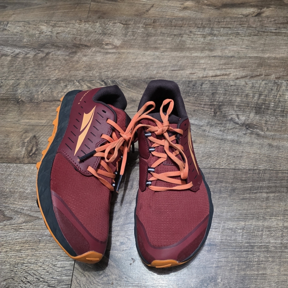 Altra Superior Sneaker Women Size 9